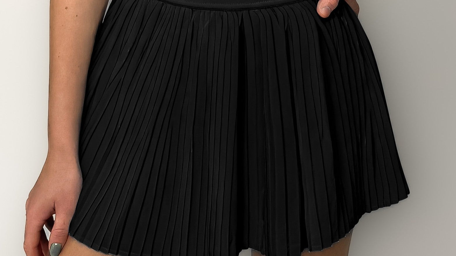 Six'o Apparel pleated padel skirt, four-way stretch fabric