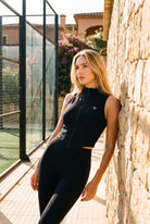 ZARA zip vest & leggings set in Black – women's padel set by Six'o – lifestyle photo at the padel club
